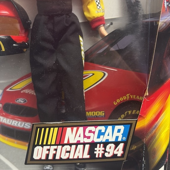 Barbie Doll Mcdonald's Nascar Racer Official #94 Bill Elliott Collectible 1999 - Picture 4 of 9